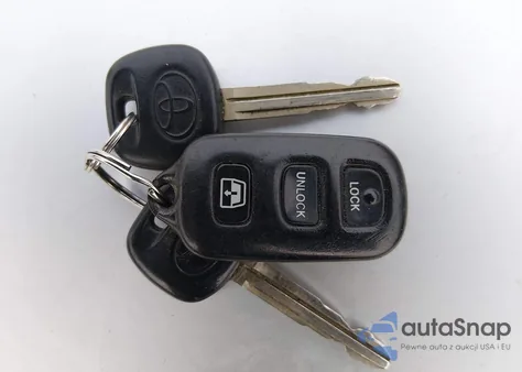 2001 Toyota Sequoia Sr5 V8 from USA, damaged, VIN 5TDBT44AX1S021611